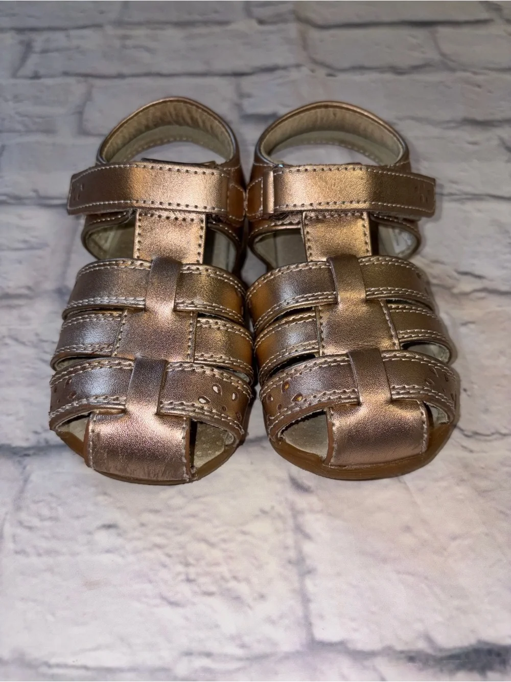See Kai Run Rose Gold Leather Toddler Fisherman Sandals. Size 8